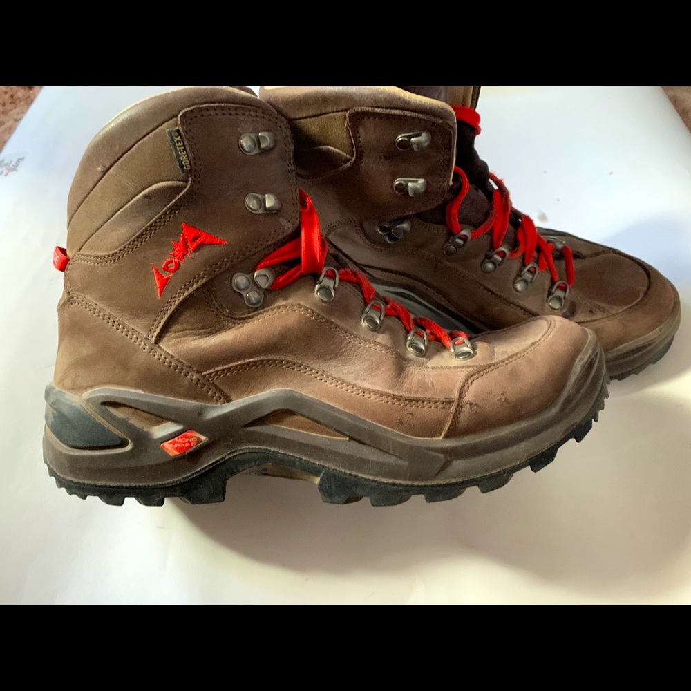 Lowa Renegade GTX Mid Gore Tex hiking boot